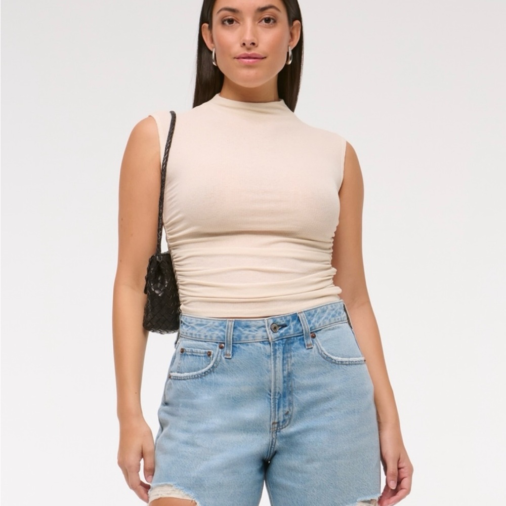 Abercrombie & Fitch Curve Love High Rise Loose Short